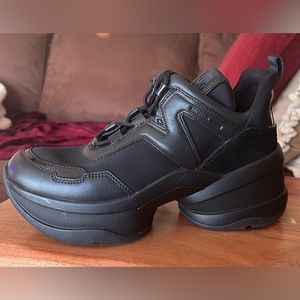 Michael Kors NWT sneaker shoe.                    Black size 9